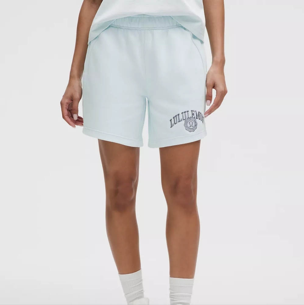 Lululemon scuba Mid Rise Oversized Short 7 Inches *graphic